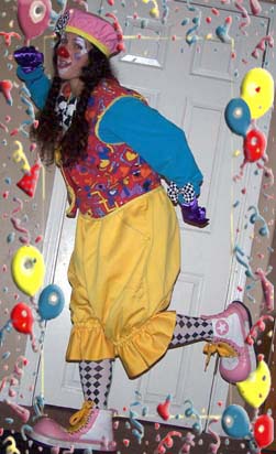 Kit-Kat the friendly clown with CharmandHappy.com 877-725-6967 birthday party clown entertainment face painting animal balloon art games and magic in Southern California Irvine, Anaheim, Santa Ana, Newport Coast, Laguna Niguel, San Juan Capistrano, Rancho Santa Margarita